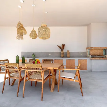 Ruby Paradise Asgourou